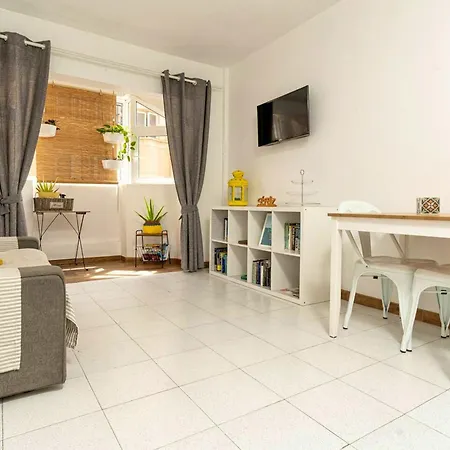 Διαμέρισμα Cosy In 40 M² Close To The