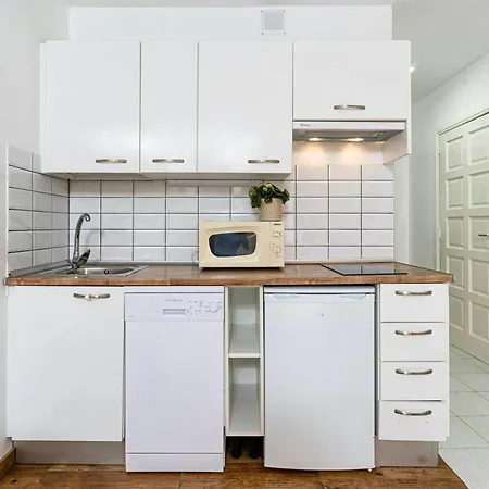 Appartement Cosy In 40 M² Close To The